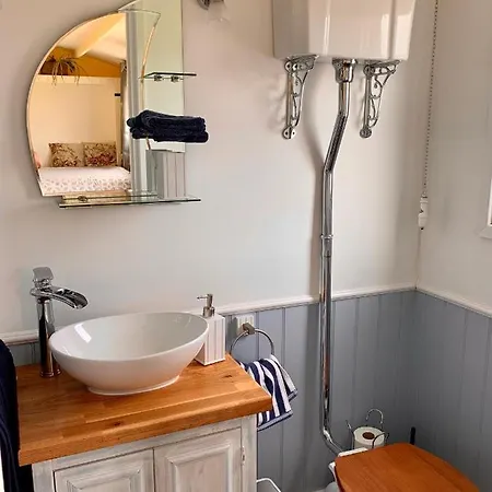 Shepherds Hut With Hot Tub North Wales Anglesey Llanfairpwllgwyngyll Buitenkant foto