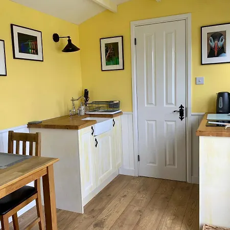 Shepherds Hut With Hot Tub North Wales Anglesey Llanfairpwllgwyngyll Buitenkant foto