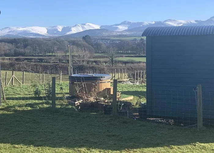 Shepherds Hut With Hot Tub North Wales Anglesey