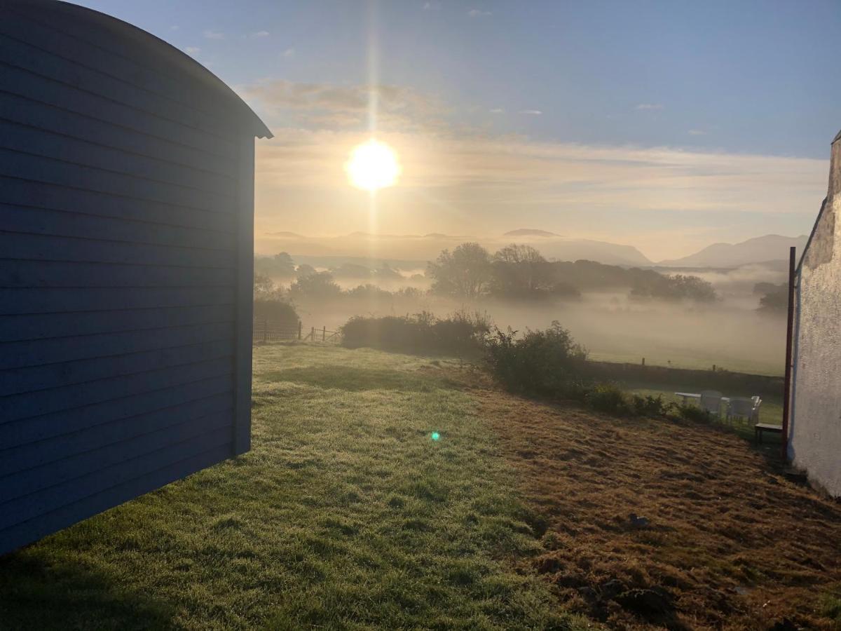 Shepherds Hut With Hot Tub North Wales Anglesey Llanfairpwllgwyngyll